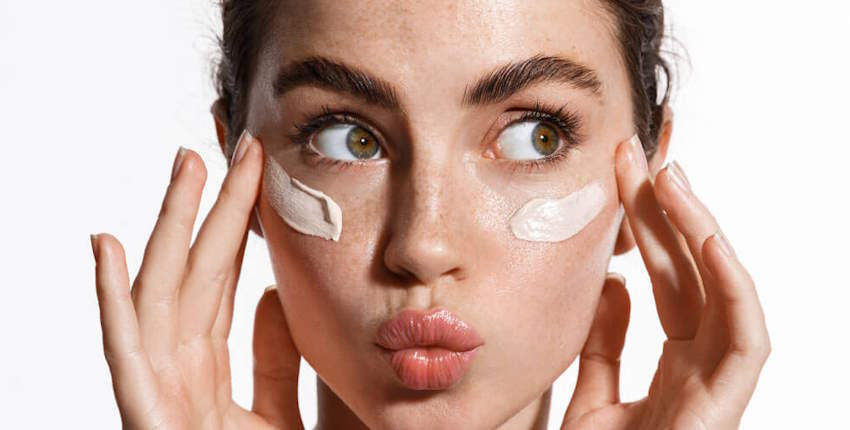 Perfect Foundation Choice: Stick Foundation or Liquid Foundation?