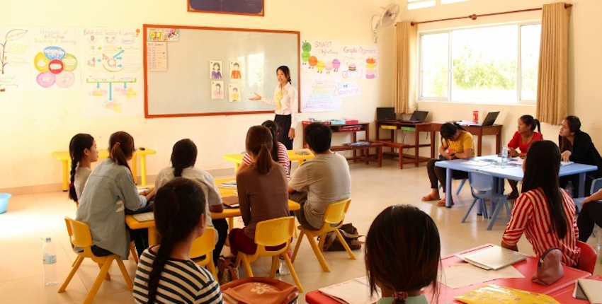 How Do Travelers Make Money? Exploring Creative Travel Income Streams for the Adventurous 6 How do travelers make money while on the road? Educational workshops