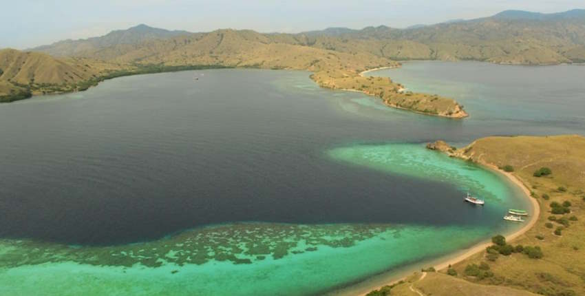 Places to Visit Near Komodo Island 8 Places to Visit Near Komodo Island - Gili Lawa