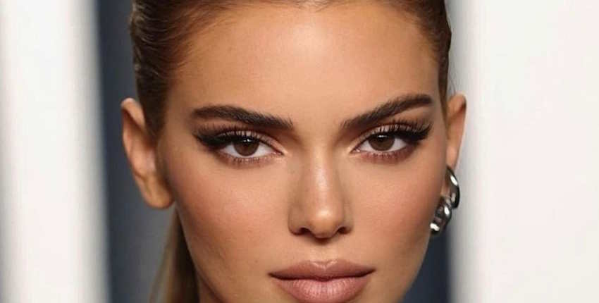 Seasonal Makeup Trends: Spring, Summer, Fall and Winter 3 The Hottest Spring Makeup Trends to Refresh Your Routine
