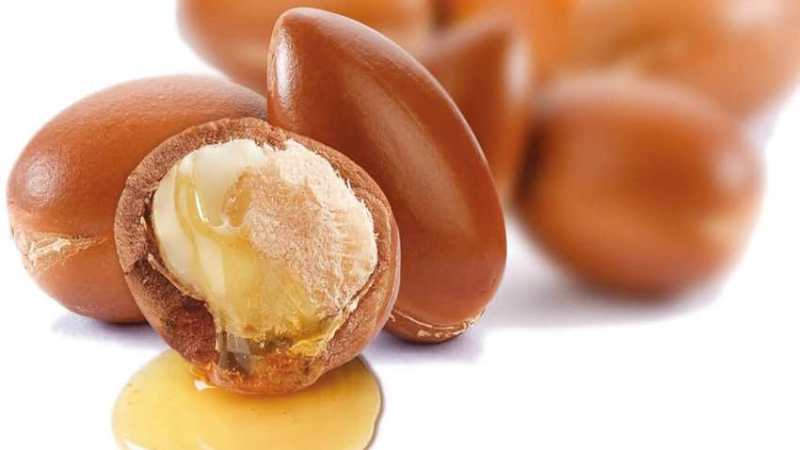 Argan Oil Benefits for Hair and Skin (How to Use Guide)