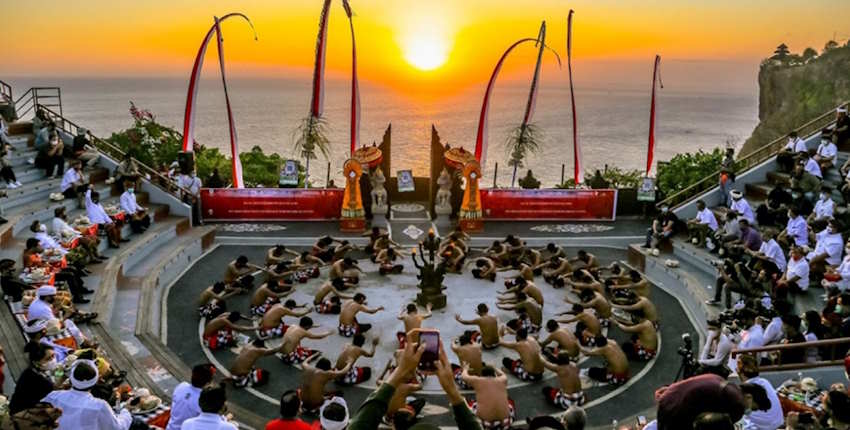 Traditional Balinese dance - Bali Kecak dance timing