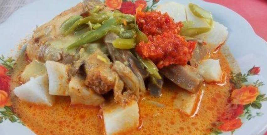 Traditional food in Sumatra Indonesia? Lontong Sayur