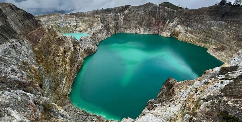 What is the most beautiful island in Indonesia? #10 islands 7 What is the most beautiful island in Indonesia? Flores Island