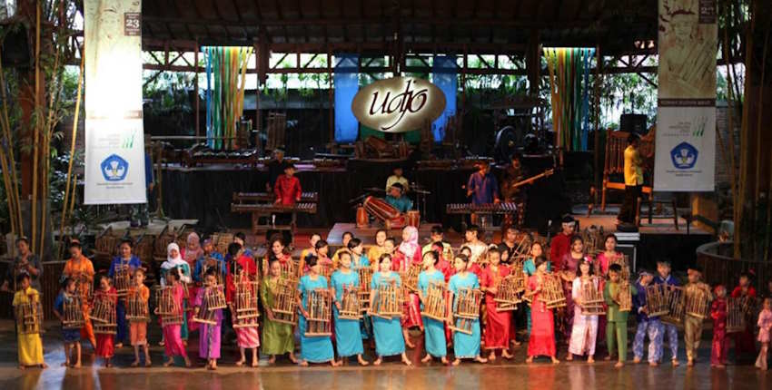 What to do in Bandung for 4 Days? Saung Angklung Udjo