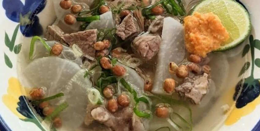 What To Eat in Bandung for Dinner? Best Local Food in Bandung 7 What To Eat in Bandung for Dinner? Soto Bandung