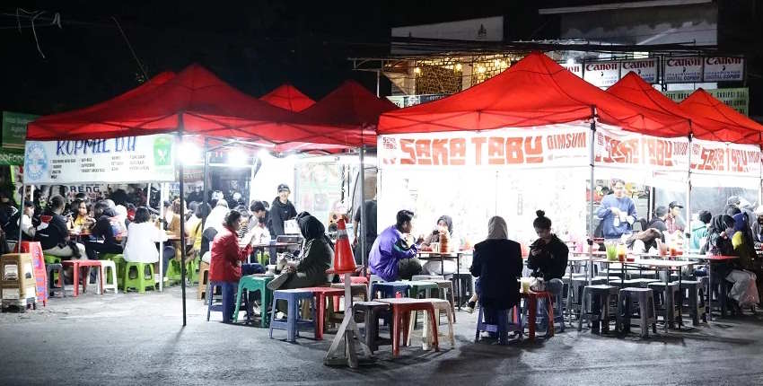 What To Eat in Bandung for Dinner? Best Local Food in Bandung 6 What to eat in Bandung for dinner? Bandung Cikuray food street
